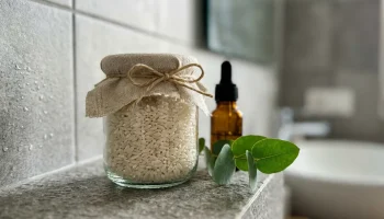 De verborgen truc tegen badkamergeurtjes: Waarom je vandaag nog een potje rijst naast je toilet moet zetten