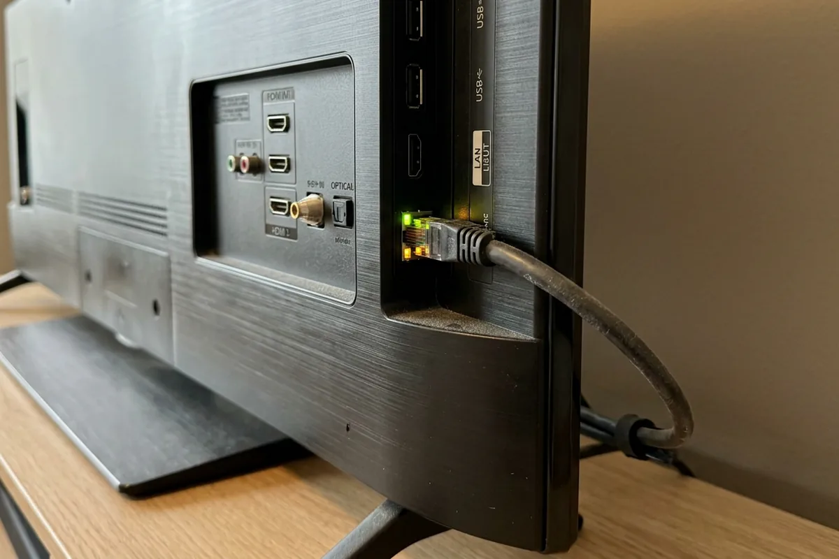 Internetkabel of wifi: de verrassende reden waarom je Smart TV traag aanvoelt